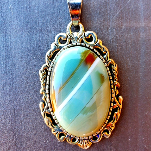 New Carved Copper Green Onyx Agate Oval Pendant. - Picture 1 of 10